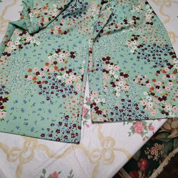 Isaac Mizrahi Green Flowered Pebble Knit Wide Leg Cropped Pants Women's XS P - Picture 3 of 3